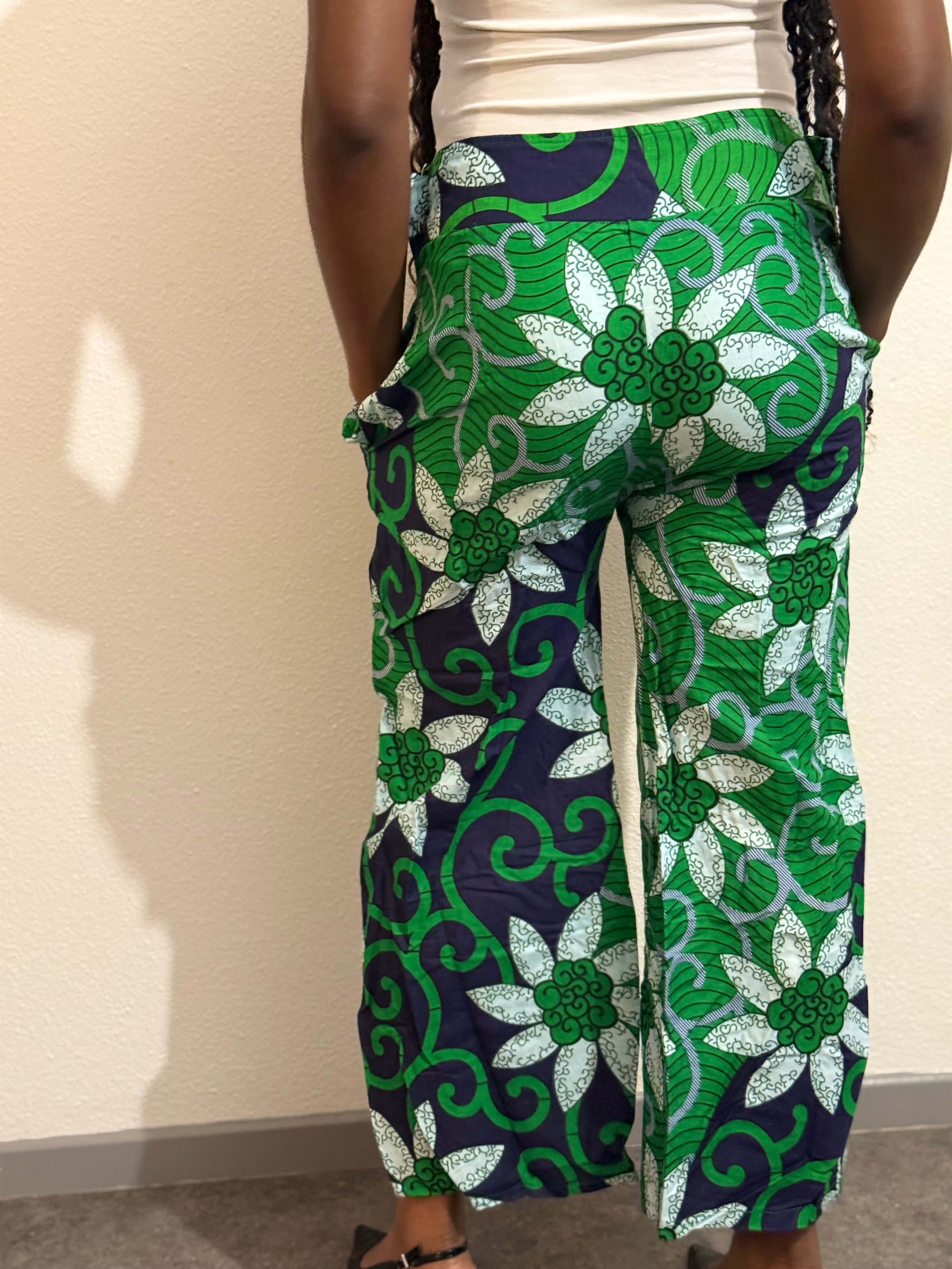 Pantalon Large Tissu Africain Vert Motifs Fleurs Blanches - Taille 40
